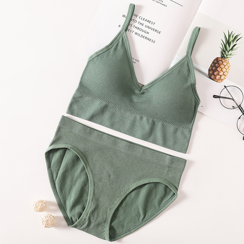 Женские трусы и комплект с бюс – обзор и цена Bralette Triangle Set